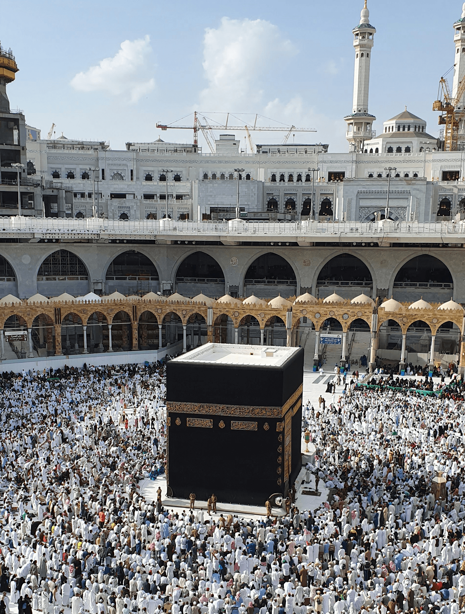 Pilgrims filling the courtyard of Masjid al-Haram around the Kaaba